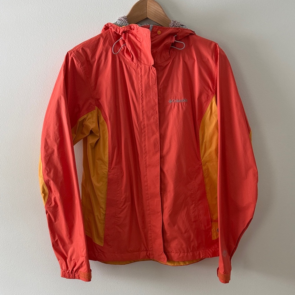 Columbia women’s waterproof jacket - medium. Omni-tech Omni-wick evap
